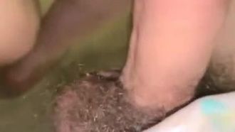 (Avove) Fare sesso in uno stabilimento balneare affollato, super eccitante e infine creampie