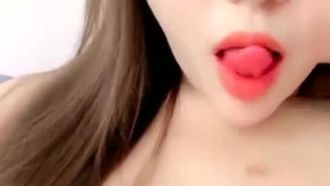 (正能量奈奈)美女玩大黑牛 淫水狂喷