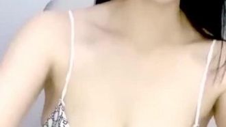 (Nian Wanrou) 最高のスタイルを持つ女神がショーでオナニー