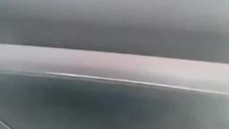 (Avove) Usar meia arrastão, fazer sexo em um carro na beira da estrada em plena luz do dia e finalmente fazer um boquete