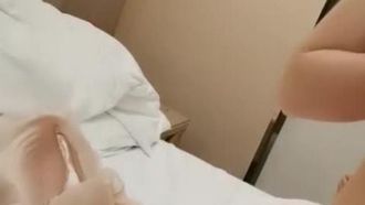 (La giovane donna ha diciannove anni) La giovane donna e il suo fidanzato fanno uno spettacolo sessuale appassionato