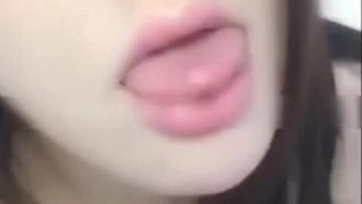 어서 가렵다~ 귀여운 소녀의 보지가 멍들 것 같아 울고 싶어 어서, 착한 사람아?