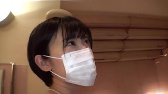 天然Eカップのスレンダーボディ！！マスクも服も脫がして撫子のお椀型美乳のメリハリ體型を目の當たりにしたら興奮度限界突破で上品美女にむしゃぶりついちゃいました！！禮儀正しい美人と夢中でするお下劣性交最高！！＜美少女専門下著買取アプリ：ウリカリ13：あお＞