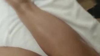 Centro benessere privato Una giovane donna con i capelli corti viene ad applicare l'olio ~ Si scopre che desiderava un mantenimento funzionale da molto tempo!