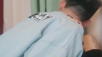 보지가 준비되었습니다! 마사지봉이 진동하여 경혈을 지속적으로 이완시켜줍니다!