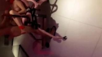 大奶少妇爱SM~ 老公喂不饱，少妇喜欢被当成母狗在床上狠狠调教~