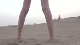 大学生兼职模特伊莉莎白户外拍摄全裸写真~苗条身材崭露无遗~让身体做做天然的SPA~
