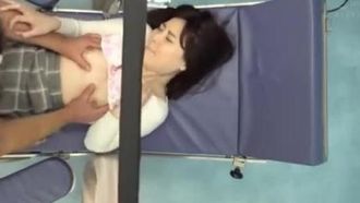 産婦人科痴漢！！8何も知らない幼な妻に治療と稱して中出しまでっ！！
