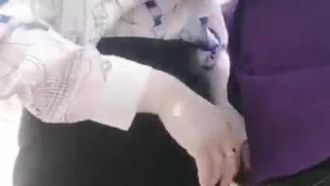 요염한 젊은 여성이 야생에서 섹스를 하며 자지를 핥고 빨고 있는데, 이는 그녀의 오빠를 거의 참을 수 없게 만듭니다!