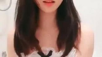 正妹主播跟乾爹線上鬥嘴~該露的還是露出!!