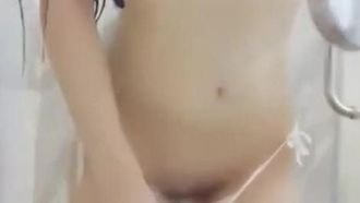 学姊自拍洗澡给学弟看~“下课后到我家~”