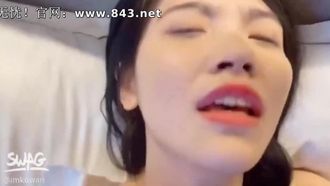 대만 SWAG imkowan은 공정한 기질을 지닌 큰 가슴 여신으로 얼굴을 보여주고 여러 위치에서 입으로 입으로 제공합니다.