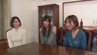 Chako Kurusu, Monet Namagata und Momo Hasegawa haben wilden Sex mit drei Mädchen