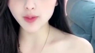 Su Su hat ein feenhaftes Aussehen und eine wunderschöne Figur. Douyin hat mehrere kostenpflichtige Masturbationssitzungen gepostet
