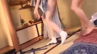 [Chinois] Ma femme était ivre et baisée lorsqu'elle est partie en voyage pour un employé de l'entreprise.