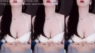 Чжан Циге, слегка обнаженное бикини, трясущаяся грудь, потирающая грудь, потирающая грудь, танцующая в вакууме, слегка обнаженная в южном полушарии