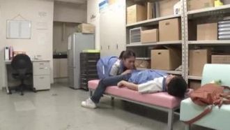 バックヤードNTR 分間の休憩中にバイト君の若チ●ポで堕ちていくパート妻
