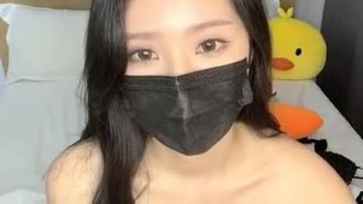 韓国の女王アンカーがプロの通訳とともに長い脚を披露
