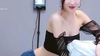 Douyuアンカー、トップセクシーモデルXiao Nannanライブブロードキャスト、フラッシュボトム、シースルースカート、おっぱい、黒ストッキング、デニム、ホットダンスの誘惑、WeChat福祉2