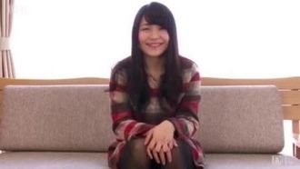 Ayaka Haruyama Eine süße lächelnde Schönheit besucht das Haus eines Amateurs zum Creampie