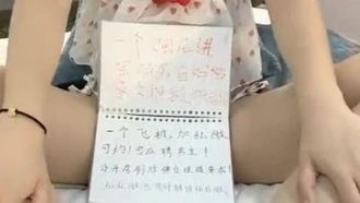 主播福利 歲極品萌妹的淫蕩一夜，【爸媽調教女兒】舔腳，滴蠟，3P，撒尿，喊爸爸，淫亂刺激.8.