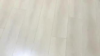 アンカーの利点: オフィスのふしだらな女性の同僚は、仕事が終わっても家に帰らず、一緒に残業をします。彼女はオフィスでストリップして、イマラチオをすることができます。彼女の無毛のマンコはとてもセクシーです。そして中出し。