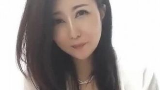 氣質超贊的禦姐少婦 誘人的大奶子讓小哥撕開絲襪