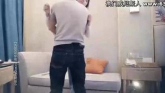 탄화 셀렉션 [LOVE Xiaotian] 탄화는 청순하고 귀엽고 옷 벗고 팔에 문신 있고 쪼그리고 앉아서 페라하고 소파에서 뒤에서 서서 세게 박는다