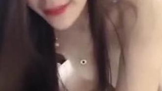 中經貿學院童顏巨乳校花嫩妹李曉雅與男友性愛啪啪私拍流出1
