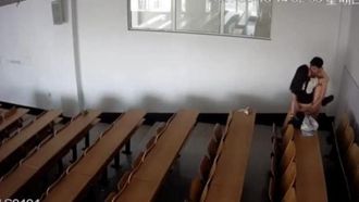 [Heilongjiang University of Science and Technology] Männliche und weibliche Studenten haben Sex im Klassenzimmer. Die Vollversion dauert 12 Minuten. Der Mann geht nach dem Ficken und weiß nicht, wie er ihn trösten soll.