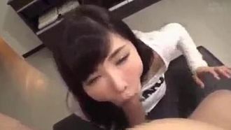 巨乳媽媽被兒子插的一一兩顆奶晃呀晃的，我不相信你受的了