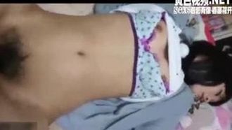 【Video porno.net】La bellissima bambina è stata drogata