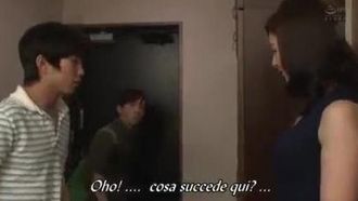 아빠가 오랫동안 출장 중이셔서 나는 젊은 엄마의 아빠를 대신하는 도구가 되었습니다.
