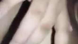 Una bella ragazza viene scopata dal suo insegnante e viene come una pazza