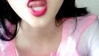 年轻的小学妹全程露脸丝袜情趣诱惑，镜头前自慰骚穴抠逼呻吟，掰开骚逼给狼友看特写浪叫呻吟，表情好骚刺激