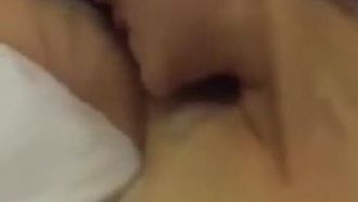 Es genial que una colegiala tenga una aventura con sus compañeros de clase a espaldas de su novio