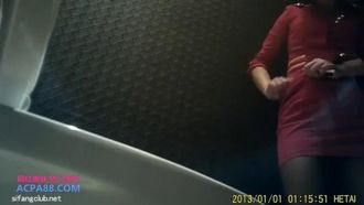 4K-Videoaufnahmen in hoher Qualität in der Damentoilette eines Nachtclubs
