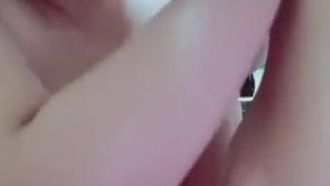 兄が出張中なので、セクシーで美しい妻を自宅で誘惑してセックスします。