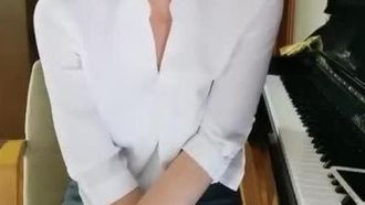 [Hai un'insegnante di pianoforte] Fenghua Qianyo, sa suonare musica meravigliosa con entrambe le mani e la sua vagina può anche emettere gemiti seducenti come il sesso bagnato. Chiamala Maestro Nai, è fantastico!