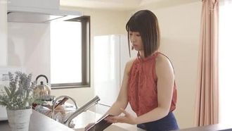 MEYD-626 第一次交到女朋友卻被隔壁欲求不滿人妻奪走處男之身抱持著罪惡感勃起了 川上奈奈美