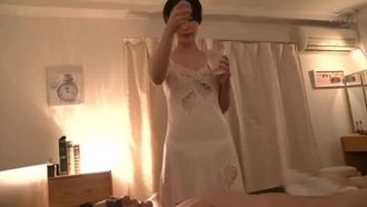 【中国語字幕】隣の巨乳妻の誘惑 君島みお 妻が帰ってくるまでにチンポを玩具に