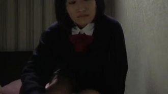 나는 아빠의 자지를 가장 좋아해요. 엄마가 관심을 기울이지 않을 때에도 아빠와 섹스를 할 수 있어요.