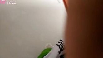 情侶打炮自拍學生妹女友穿校服挑逗要我給他痛快