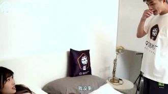 [Jelly Media] 91CM-214 L'inquilina JK, una ragazza con bellissimi piedi e calze nere in abito JK, parla in modo civettuolo osceno, stuzzica, cavalca da dietro e costringe il sesso orale, Xiao Yue'er