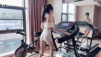 【扣扣传媒】QQOG-012 健身后的次元性爱运动 粉色情人