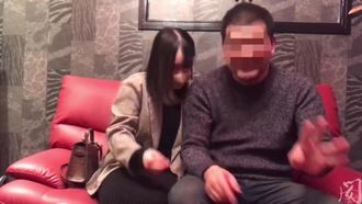 FC2PPV-3189116 [包括评论奖金] 18岁处女毕业生♡我的眼睛里流着大泪！我决定尽力而为，所以即使很痛，我也会挺身而出，献出我的童贞。