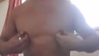 Bel ragazzo nudo
