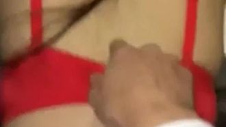 허난궈차오단(Henan Guo Chaodan)이 남자친구와 헤어진 후 섹스를 하는 셀카 영상이 쓰레기에게 노출되어 분노를 표출했다.