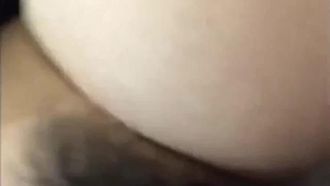 Amour soeur-frère tabou, belle fille fait une bonne pipe et prend l'initiative de rouler sans préservatif