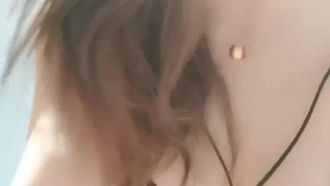 [최신 맞춤 물총 여왕] 문신을 한 물총 미녀가 숨을 헐떡이며 절정에 달할 때까지 격렬하게 성교